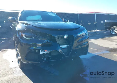 2024 Alfa Romeo Stelvio Competizione Awd z USA, uszkodzony, nr VIN ZASPAKBN2R7D72600